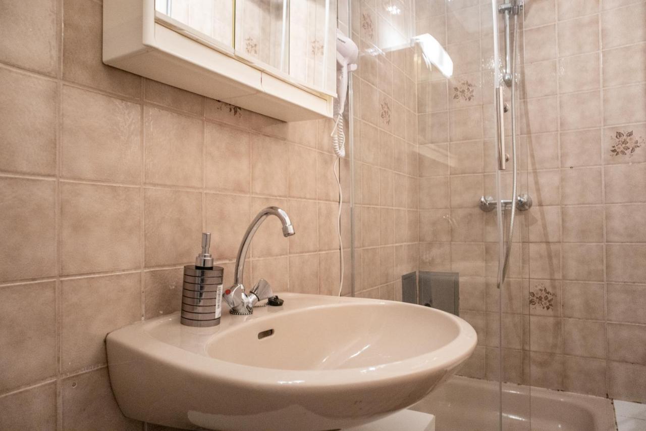 Roomy 2Br Apt. Near Akh -Perfect For Longstays Vienna Esterno foto